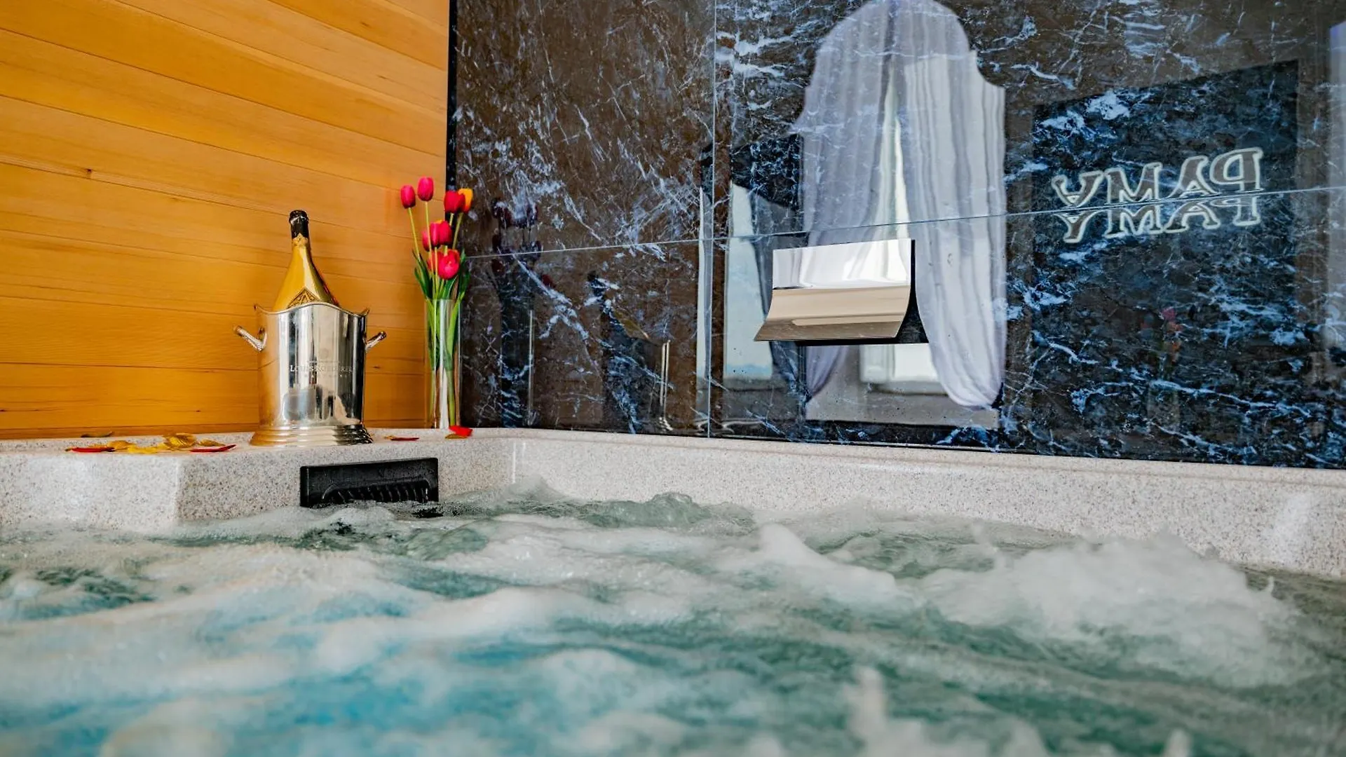 Pama Luxury Suite & Spa Naples Italy